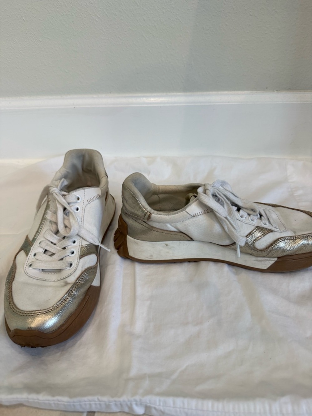 Sam Edelman White Sneakers with Metallic Gold Accents